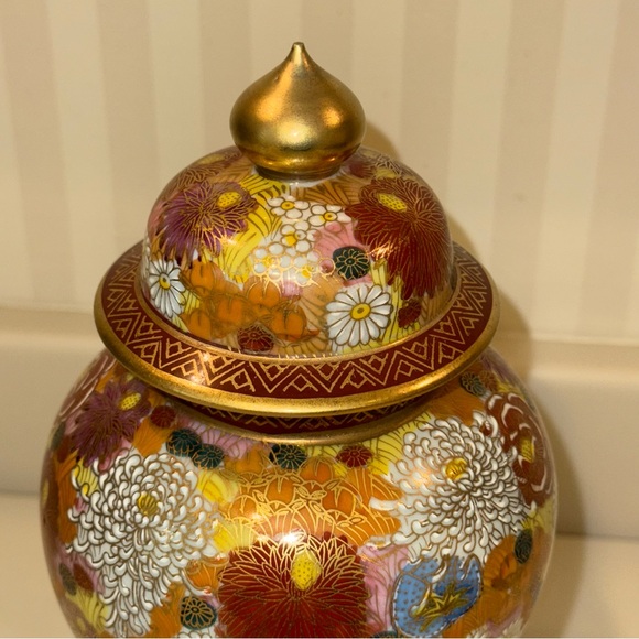 Vintage Japanese Satsuma Mille Fleur Ginger Jar. DAMAGE ON  Vintage Japanese Satsuma Mille Fleur Ginger Jar